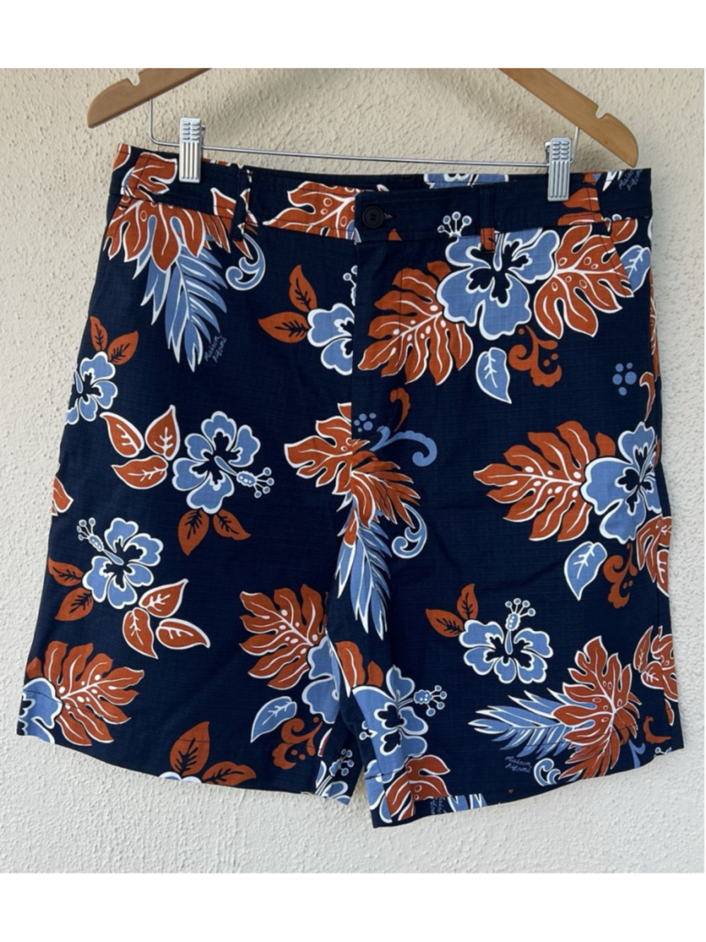 New Maison Kitsune Logo Patched Navy Floral Print Board Shorts Size 44 L Beach